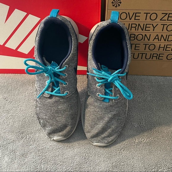 Nike Roshe Run :: Women’s Size 8 (Youth 6.5) :: Charcoal/Grey/Blue - Picture 4 of 6